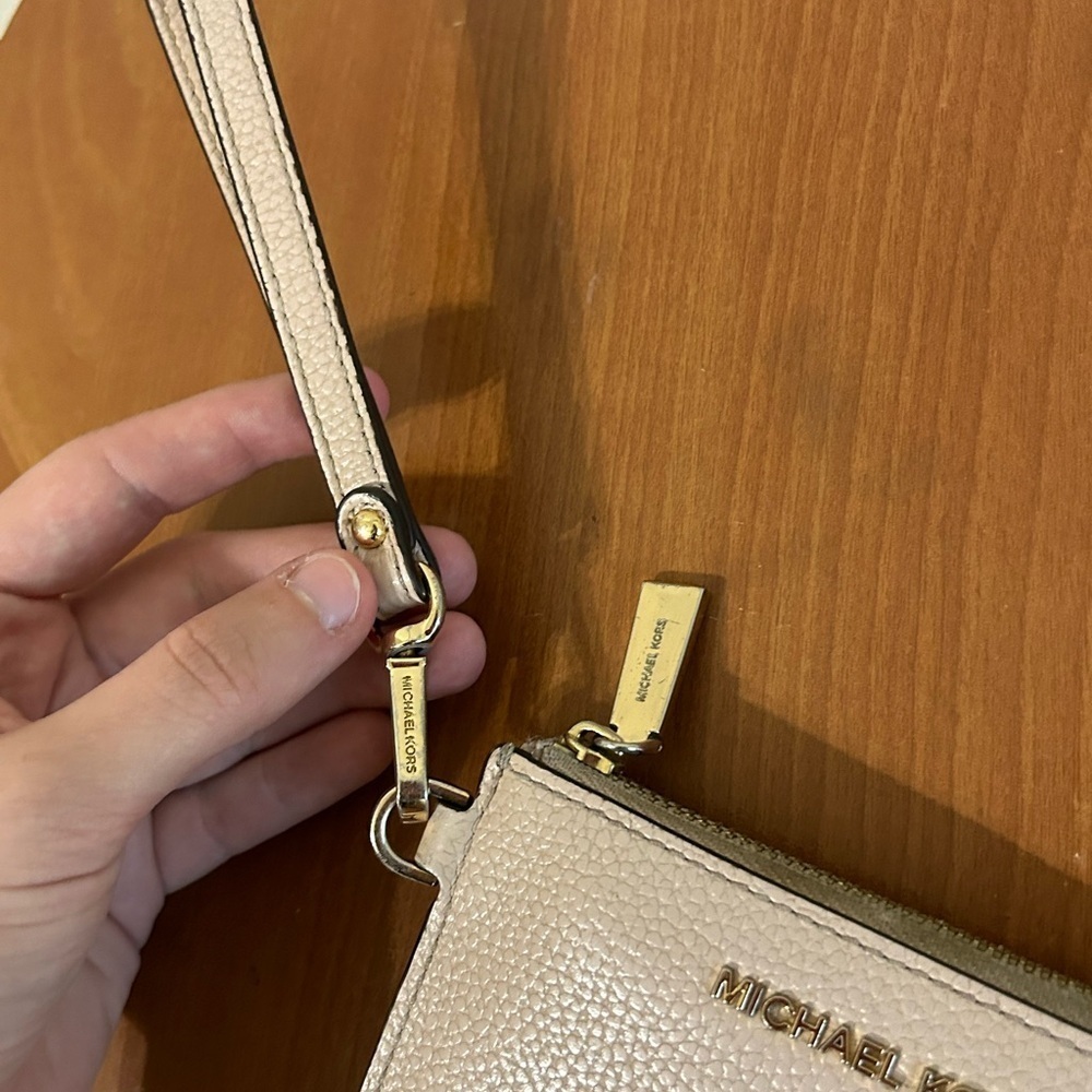 Michael Kors Soft Pink Leather Coin Purse Card Slot Wristlet ZipUp Wallet Travel - Picture 7 of 14
